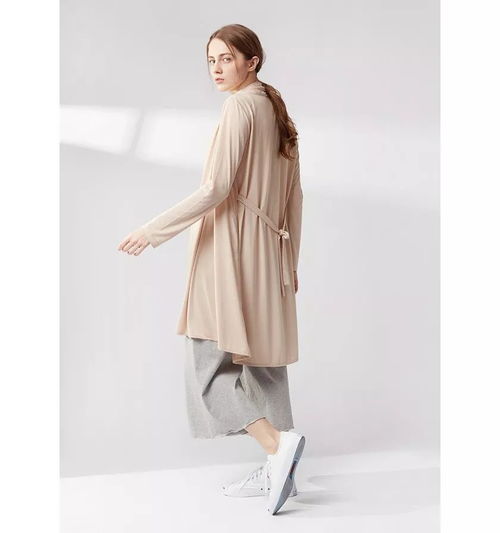 服裝界的顯瘦之王 薄款長開衫的穿搭藝術(shù)